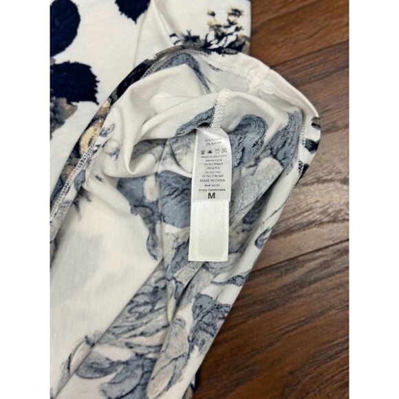 NEW LuLaRoe Womens Knit Tunic Top M Short Sleeve White Black Floral Scoop Neck - Picture 5 of 7